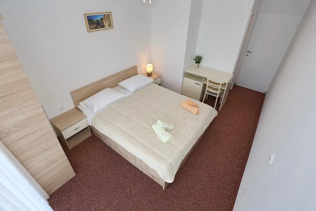פריבלאקה Bed&Breakfast Nada לינה וארוחת בוקר