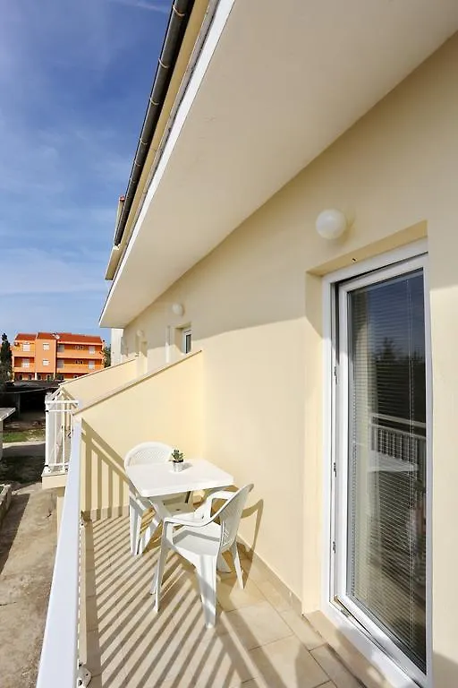 פריבלאקה Bed&Breakfast Nada 2*,