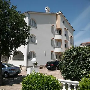 https://garfild-guest-house.primorje-gorskikotar.com