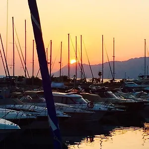 https://villa-iris-apartments.hotels-in-trogir.com